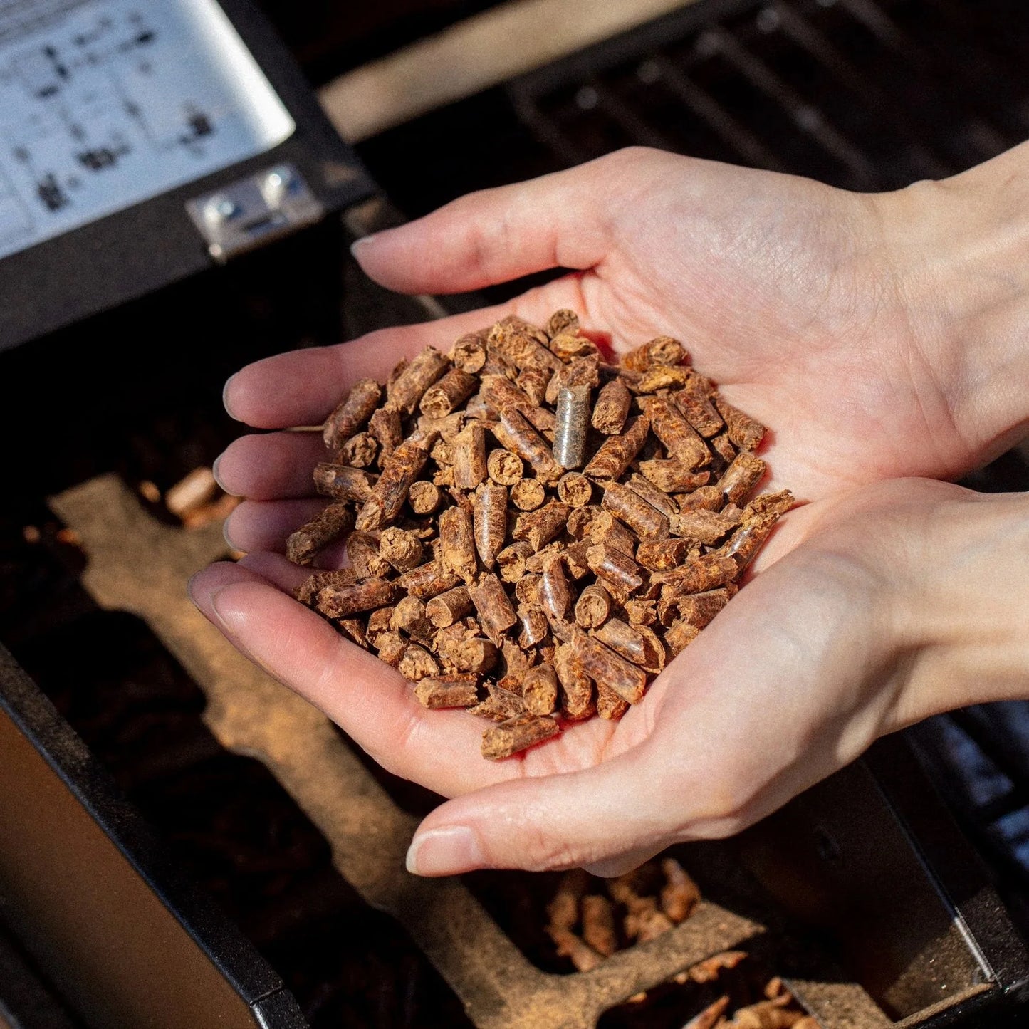 Elevate your barbecue with the rich, apple wood flavor that infuses every bite.