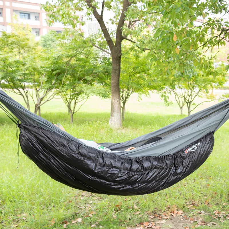 Kamperbox brings you a versatile down quilt underquilt that keeps you warm, comfortable, and ready for any night under the stars, from damp forests to cool alpine camps, on solo trips or shared adventures.